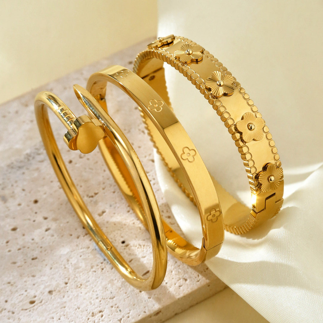Aurelia | 18K Lucky Flower Gold-Plated Bangle Set